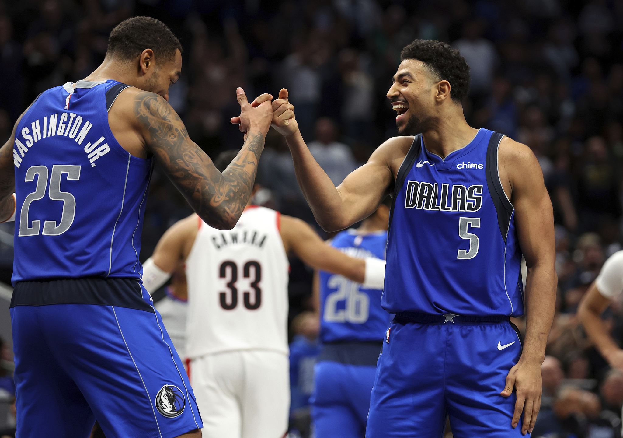 开拓者在客场遭遇逆转,主教练大声斥责球员 开拓者在客场遭遇逆转,主教练大声斥责球员