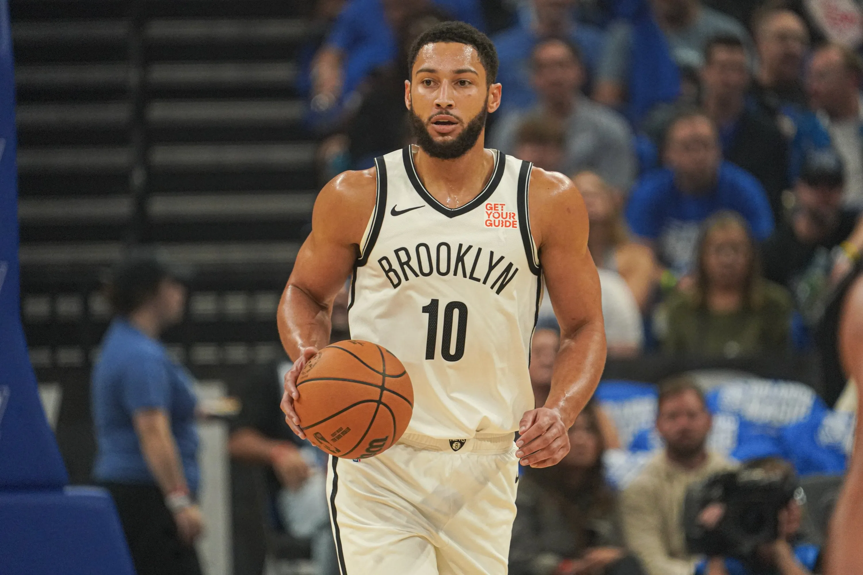 76人遭遇逆转惨败,西蒙斯受伤离场 76人遭遇逆转惨败,西蒙斯受伤离场