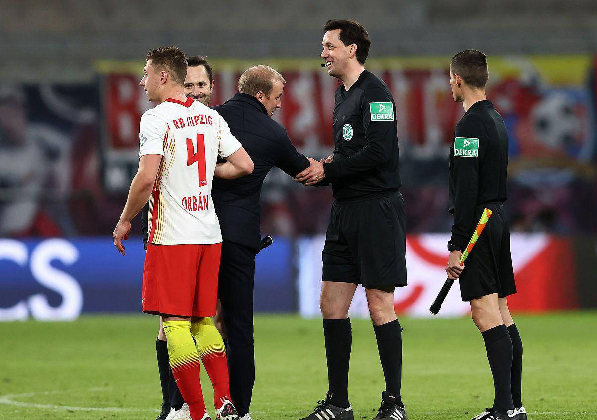 莱比锡红牛客场绝杀勒沃库森,逼近联赛领头羊 莱比锡红牛客场绝杀勒沃库森,逼近联赛领头羊