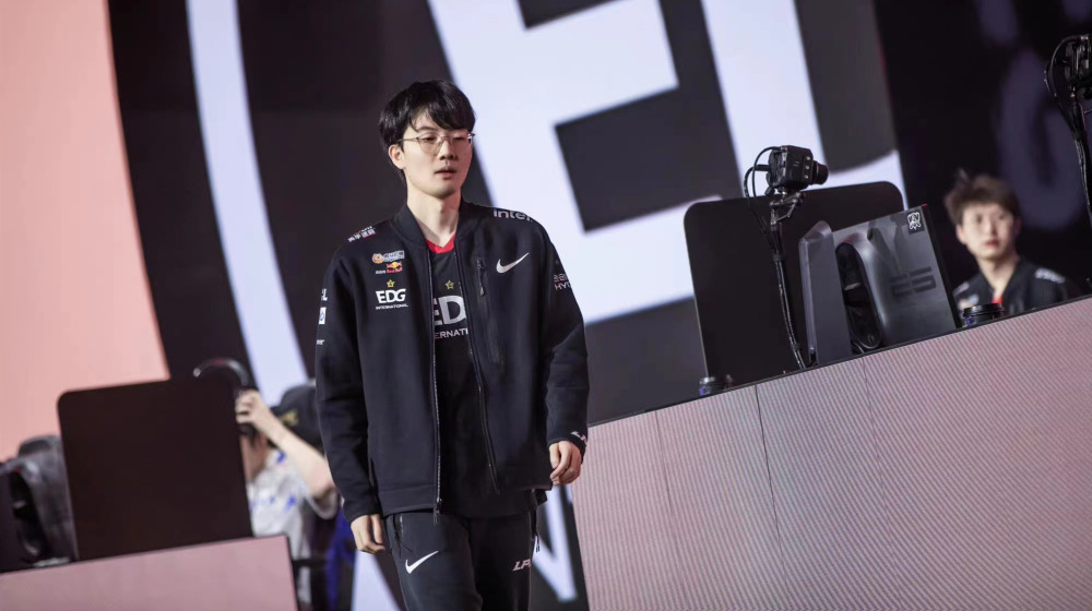 开云体育app-包含V5轻取BRO，Ruler线上压制力十足宿敌对决小组赛，引爆全场热议的词条