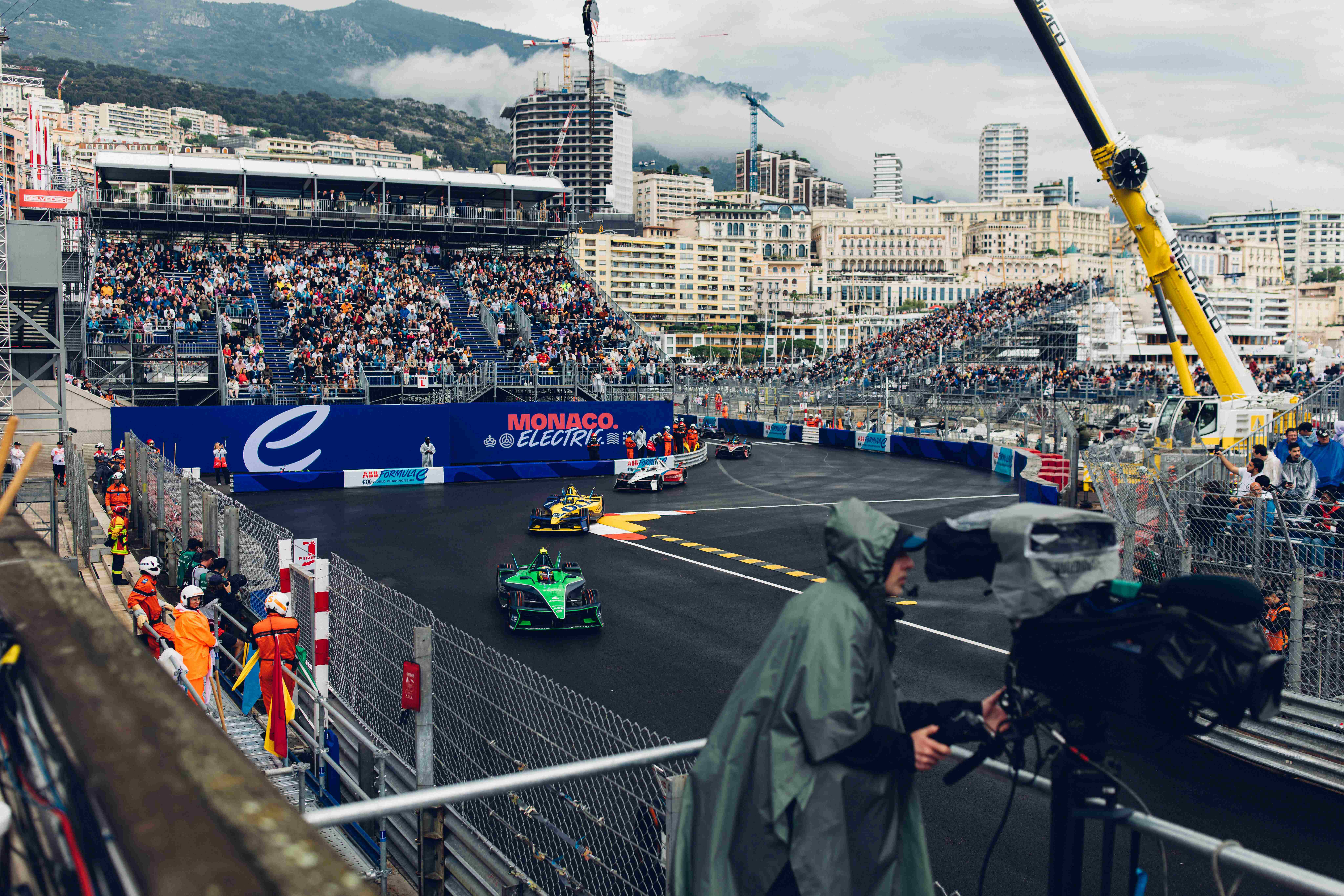 摩纳哥队在榜首激战中意外败北,积分差距拉大 摩纳哥队在榜首激战中意外败北,积分差距拉大