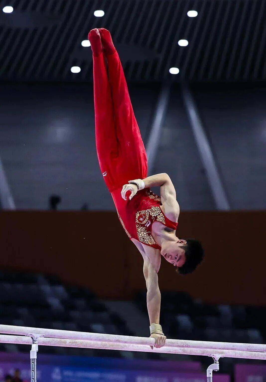体操团体赛上演绝佳表演，银牌铁定归属