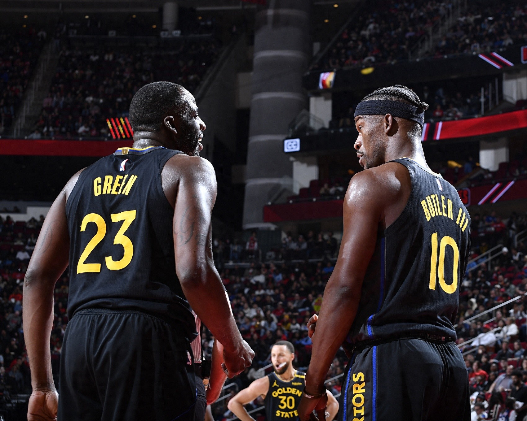 勇士主场惨败掘金,遭遇开门黑 勇士主场惨败掘金,遭遇开门黑