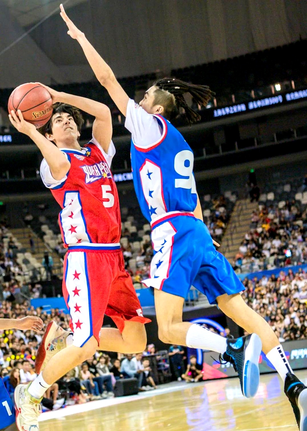 顶级篮球职业队火力全开，赢得球迷掌声