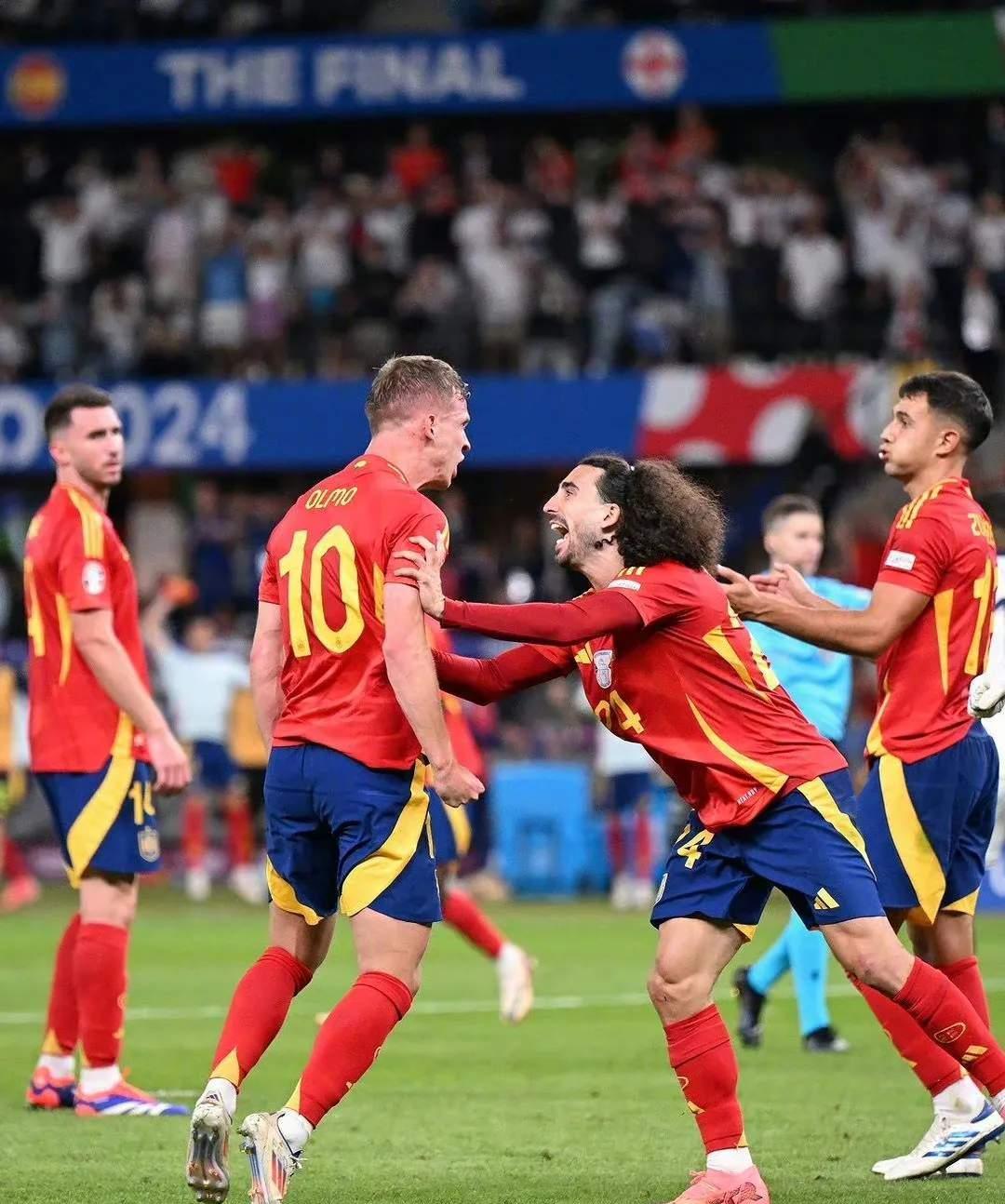 马赛球员连入两球，帮助球队取得胜利