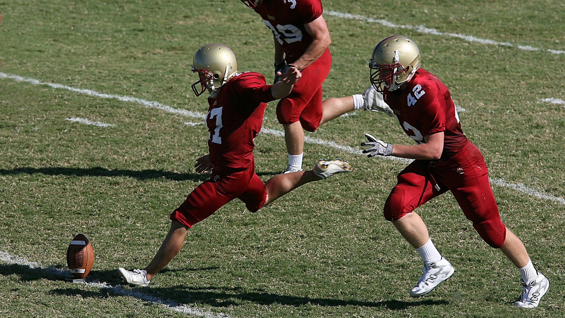 红色风暴席卷赛道，塞恩斯火焰点燃赛场，法拉利碾压红牛车队！