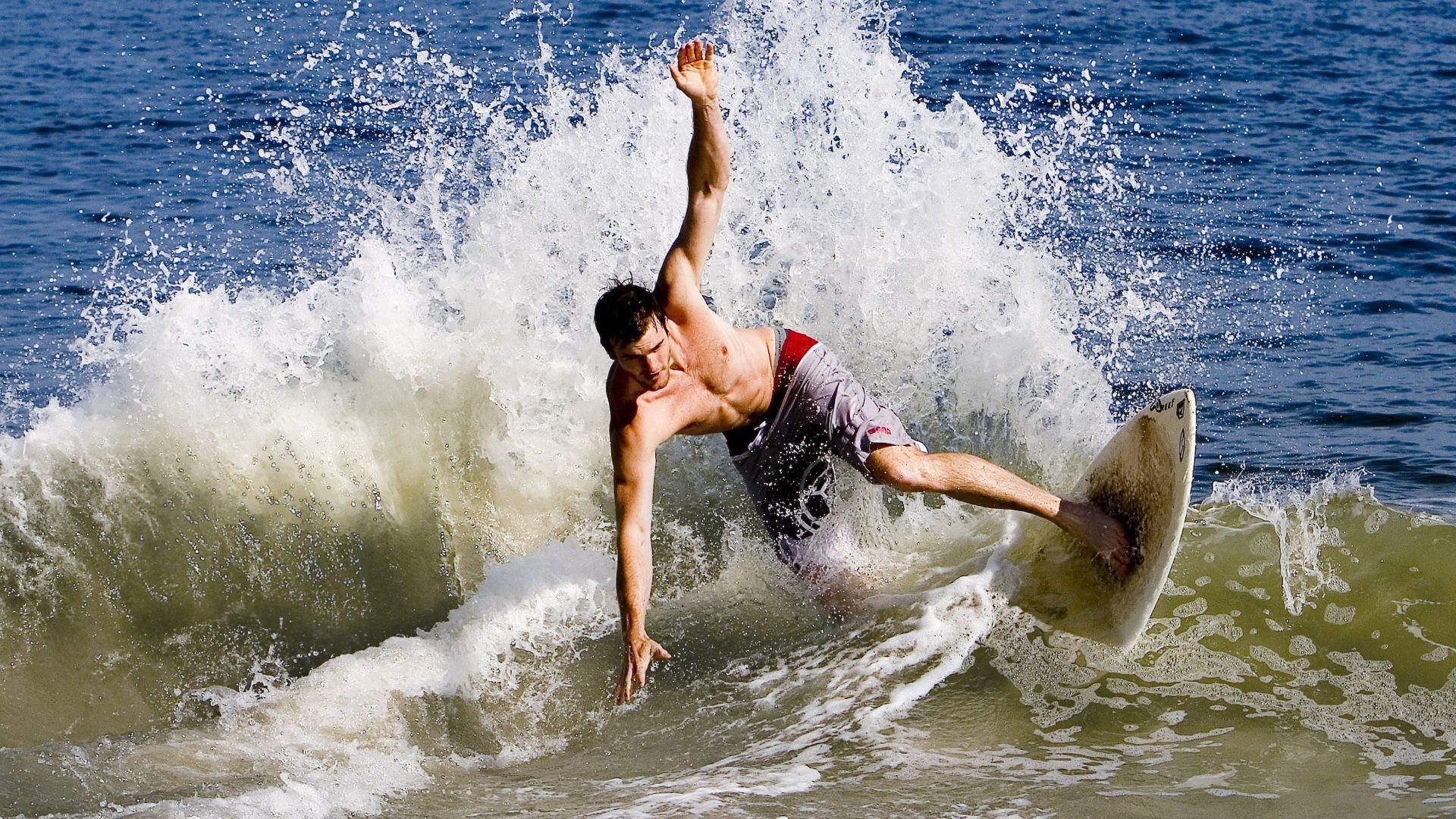 银箭破风，新星燎原，一场关于传承与颠覆的F1战役